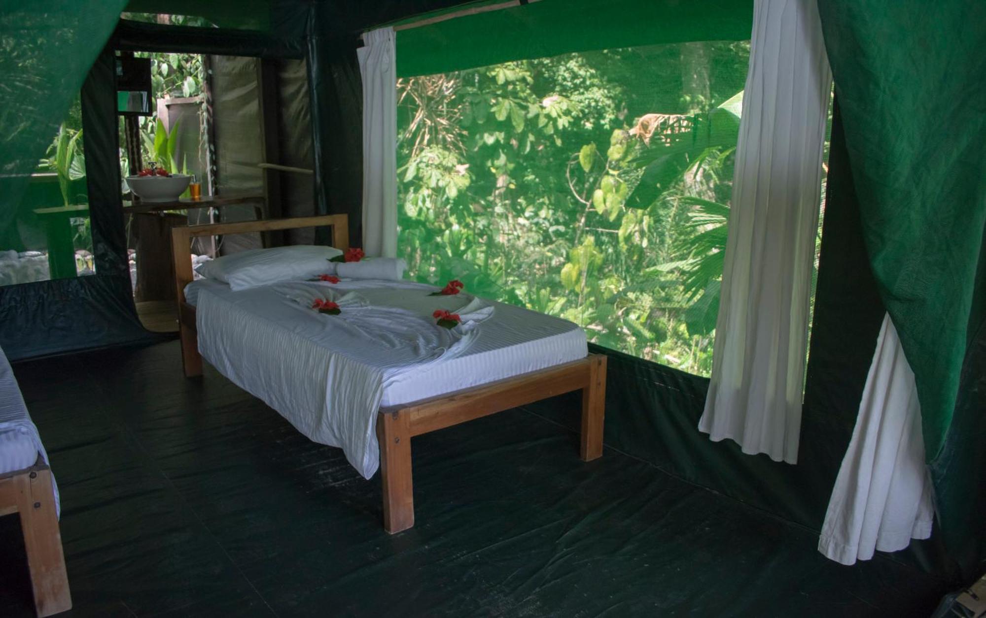La Leona Eco Lodge Carate Esterno foto
