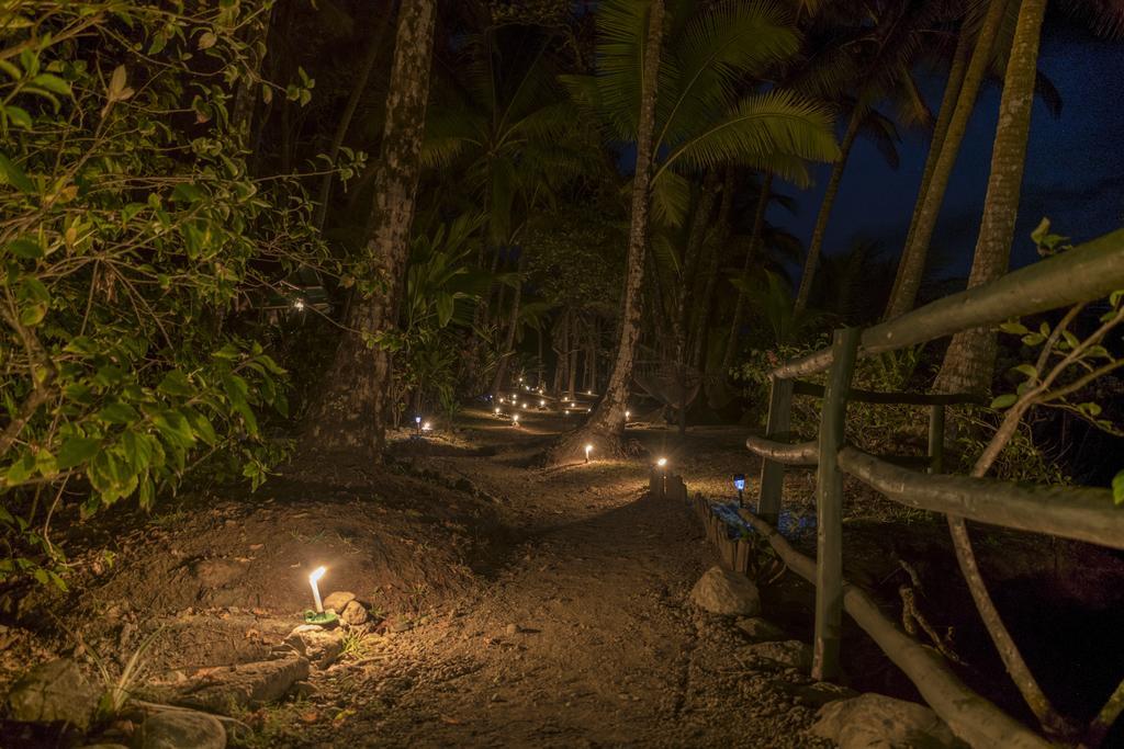 La Leona Eco Lodge Carate Esterno foto